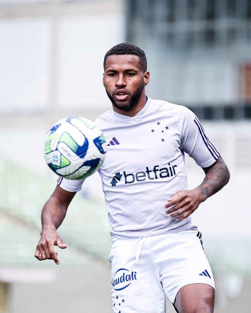Wesley pelo Cruzeiro (Foto: Gustavo Martins/Cruzeiro)