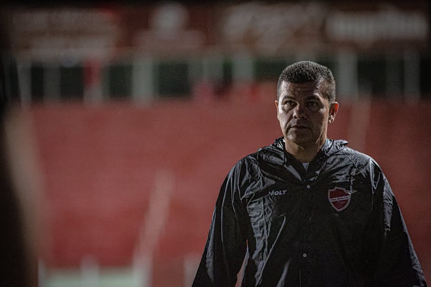 Time seguirá com Umberto Louzer no comando técnico (Foto: Roberto Corrêa / Vila Nova F.C)