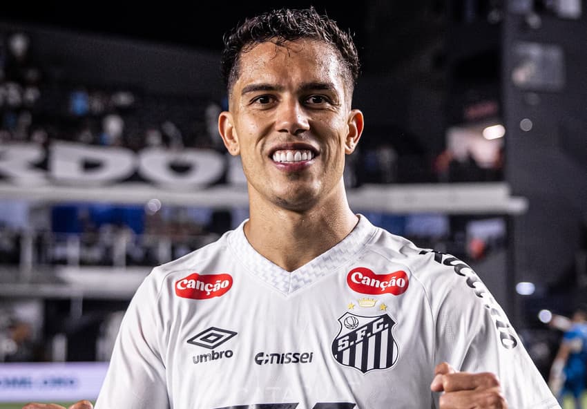 Regularidade de Igor Vinícius fortalece titularidade com Vojvoda no Santos (Foto: Raul Baretta/ Santos FC)