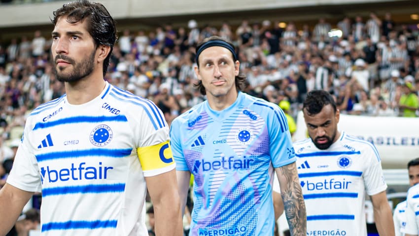 Lucas Silva, Cássio e Fabrício Bruno em jogo contra o Ceará