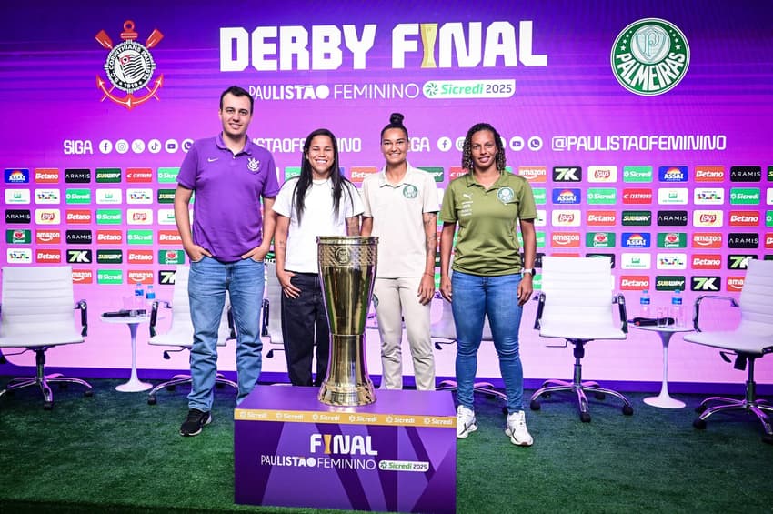 Lucas Piccinato, treinador, Vic Albuquerque, atacante, ambos do Corinthians. Treinadora Rosana Augusto e zagueira Poliana, do Palmeiras. (Foto: Diego Soares/Ag.Paulistão)