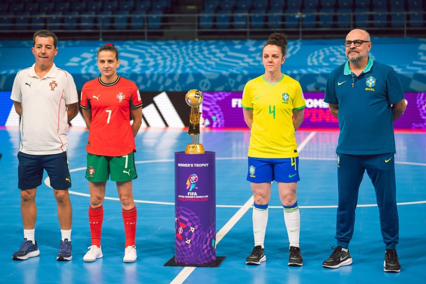 Troféu da Copa do Mundo de Futsal Feminino (Foto: Fabio Souza/ CBF)