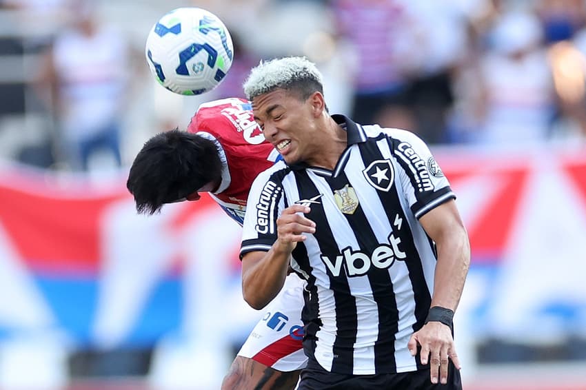 Botafogo e Fortaleza fizeram um jogo pegado no Nilton Santos