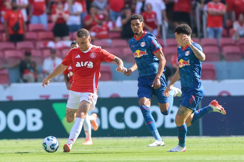 Bruno Gomes em ação em Internacional x Bragantino (Foto: Ricardo Duarte/SC Internacional)