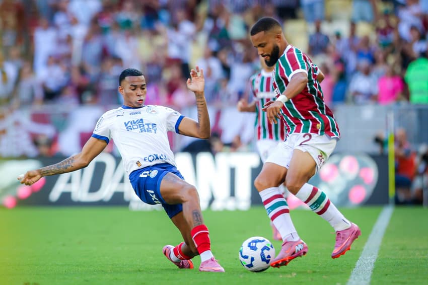 Jean Lucas em ação contra o Fluminense no Maracanã (Foto: Atletas do Bahia antes de jogo na Arena Fonte Nova (Foto: Rafael Rodrigues / EC Bahia)