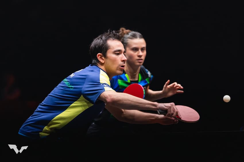 Hugo Calderano e Bruna Takahashi na estreia do WTT Finals (Foto: Divulgação/ World Table Tennis)