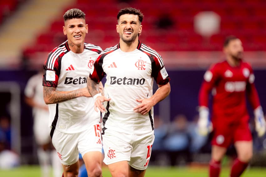Comemoração de Arrascaeta em Cruz Azul x Flamengo (Foto: Adriano Fontes/Flamengo)