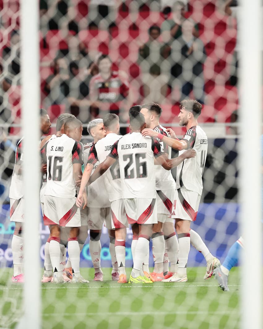 Jogadores do Flamengo comemoram gol contra o Cruz Azul no Mundial (Foto: Gilvan de Souza/Flamengo)