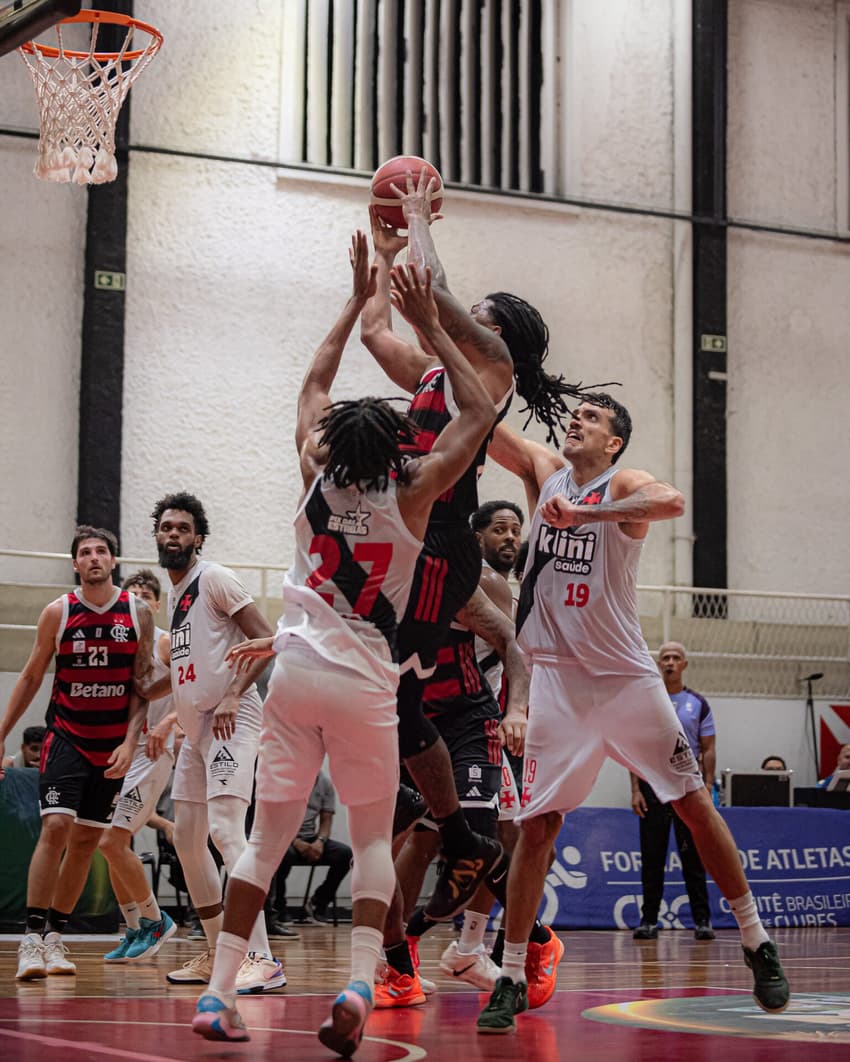 Flamengo derrotou o Vasco em São Januário (Foto: Paula Reis/Flamengo)
