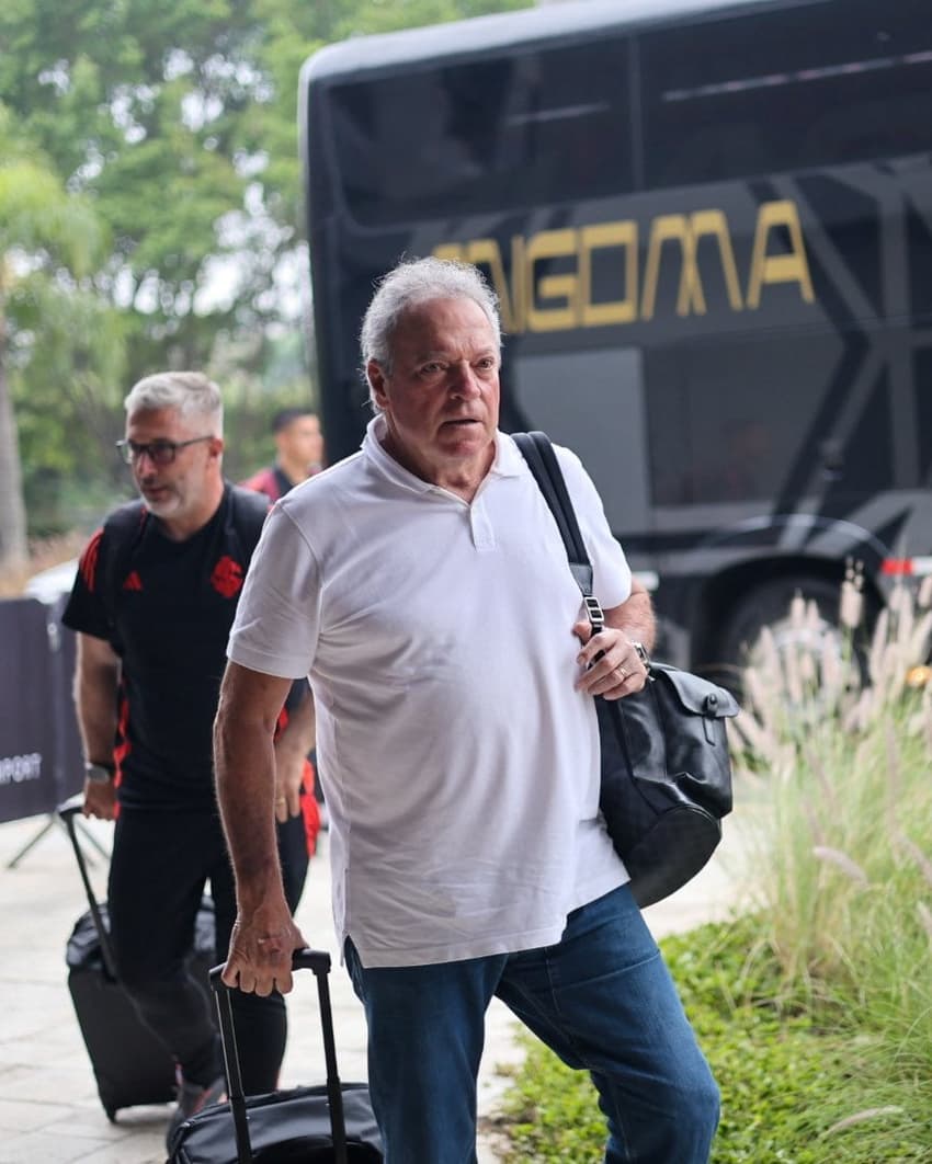 Abel Braga, técnico do Internacional, na chegada a Guarulhos