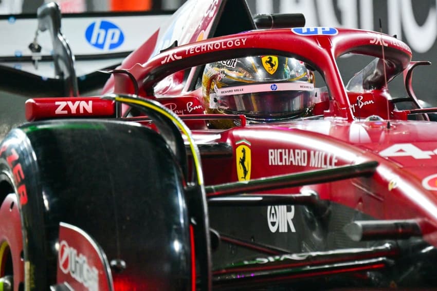 Lewis Hamilton foi eliminado no Q1 do GP de Abu Dhabi (Foto: Andrej ISAKOVIC / AFP)