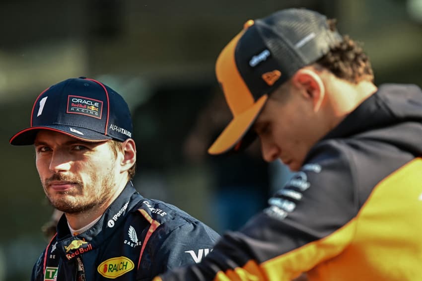 Lando Norris e Max Verstappen antes do GP de Abu Dhabi de F1 (Foto: Giuseppe CACACE / AFP)