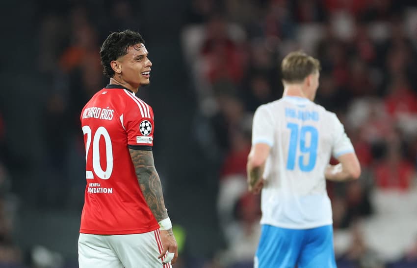 Richard Ríos, ex-Palmeiras, em ação pelo Benfica na Champions (Foto: Patricia de Melo Moreira/AFP)