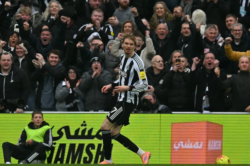 Nick Woltemade marcou dois gols na partida entre Newcastle e Chelsea (Foto: ANDY BUCHANAN / AFP) 