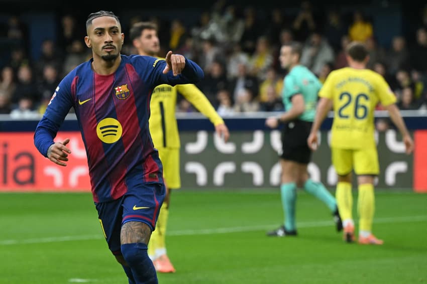 Raphinha comemora gol do Barcelona sobre o Villarreal (Foto: Jose Jordan/AFP)