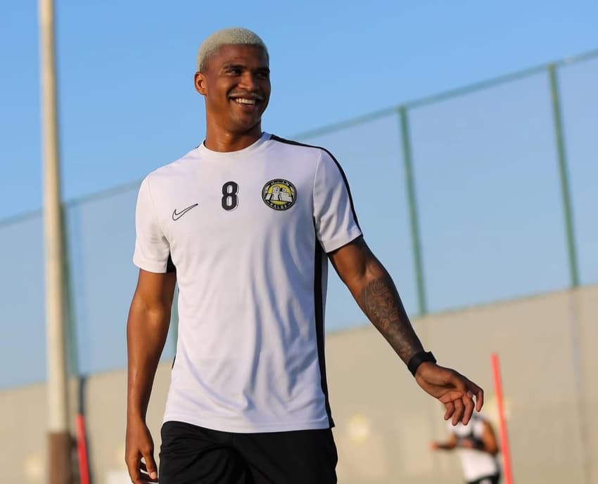 Caio Eduardo em treinamento do Al-Ittihad Kalba (Foto: Divulgação/Al-Ittihad Kalba)