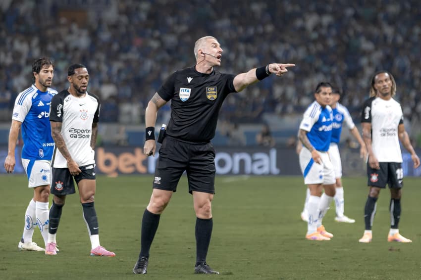 Anderson Daronco em Cruzeiro x Corinthians (Foto: Luan Martins/Photo Premium/Gazeta Press)
