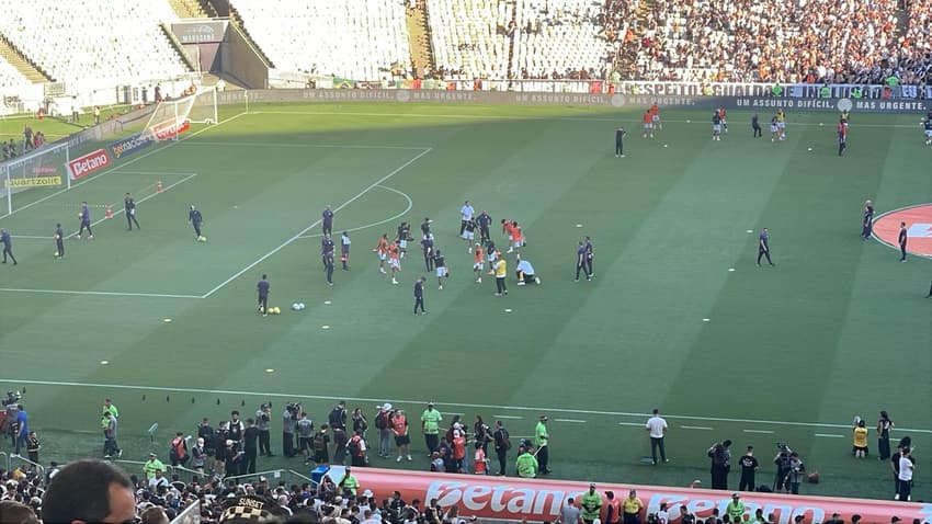 Time do Corinthians no aquecimento antes da final contra o Vasco (Foto: Pedro Cobalea/Lance!)