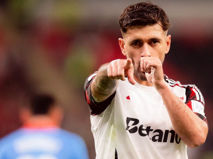 Arrascaeta comemora gol marcado pelo Flamengo contra o Cruz Azul, pelo Mundial