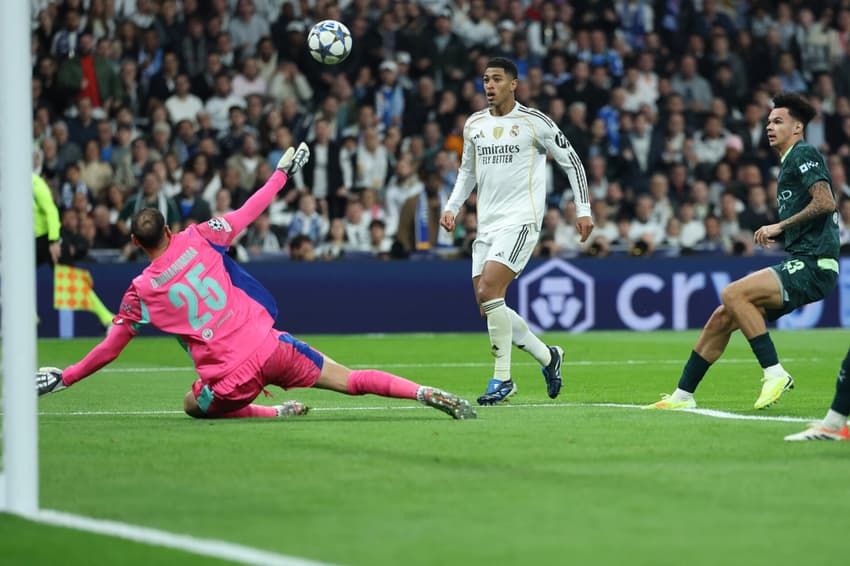 Bellingham perdeu chance clara de gol em Real Madrid x Manchester City, pela Champions League (Foto: Thomas COEX / AFP)
