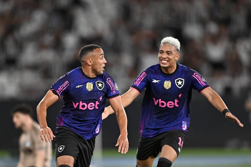 Marçal comemora gol contra o Grêmio, em vitória mais recente do Botafogo (Foto: Andrão Fabiano / Código19 / Gazeta Press)