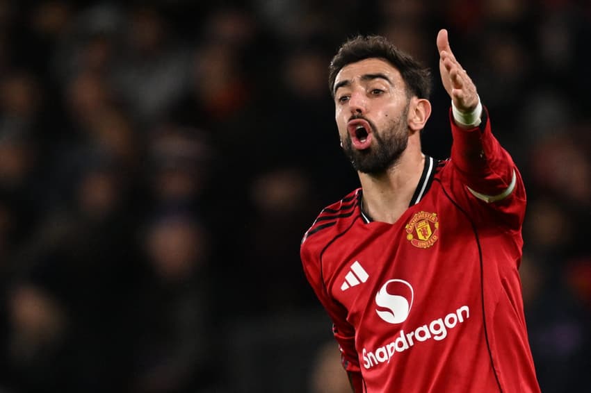 Bruno Fernandes em ação pela Manchester United (Foto: PETER POWELL / AFP)