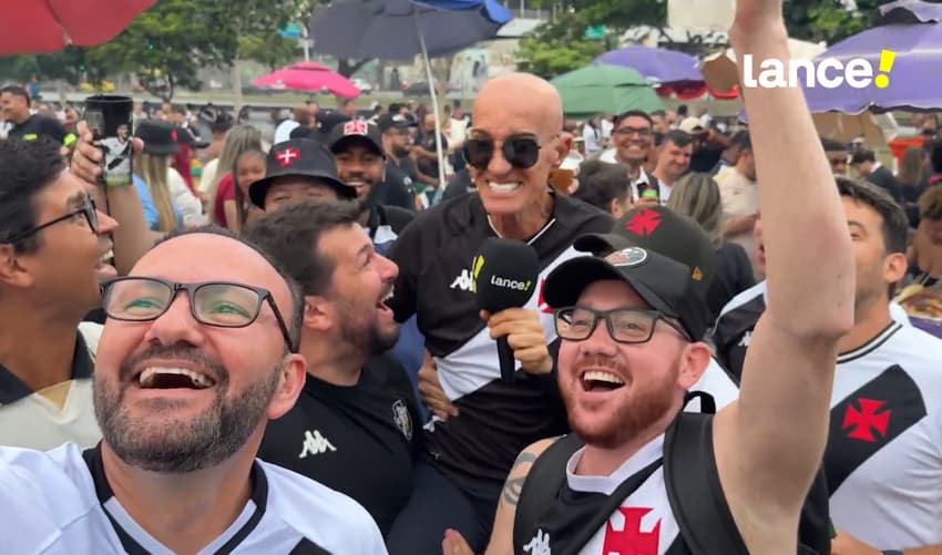 Amin Khader no meio dos torcedores do Vasco (Foto: Reprodução)