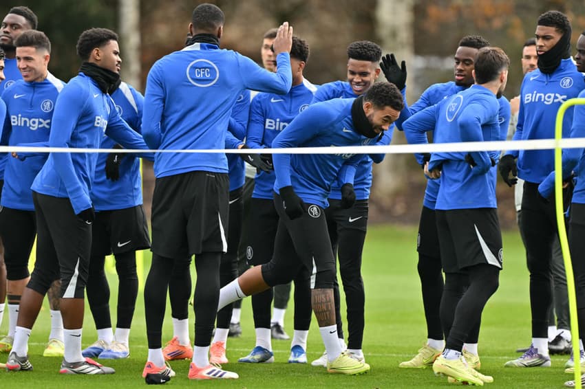 Treinamento do Chelsea antes do duelo contra a Atalanta (Foto: Glyn KIRK / AFP)