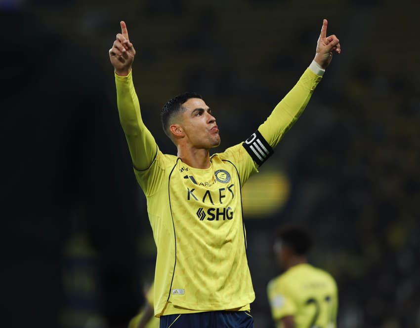 Cristiano Ronaldo comemora gol marcado pelo Al-Nassr sobre o Al-Okhdood