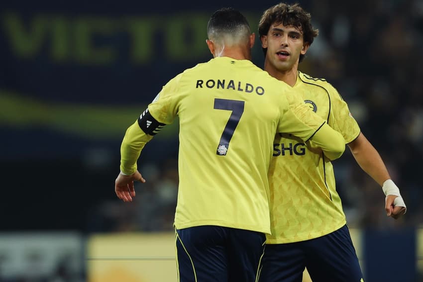 Cristiano Ronaldo e João Félix celebram gol do Al-Nassr sobre o Al-Okhdood