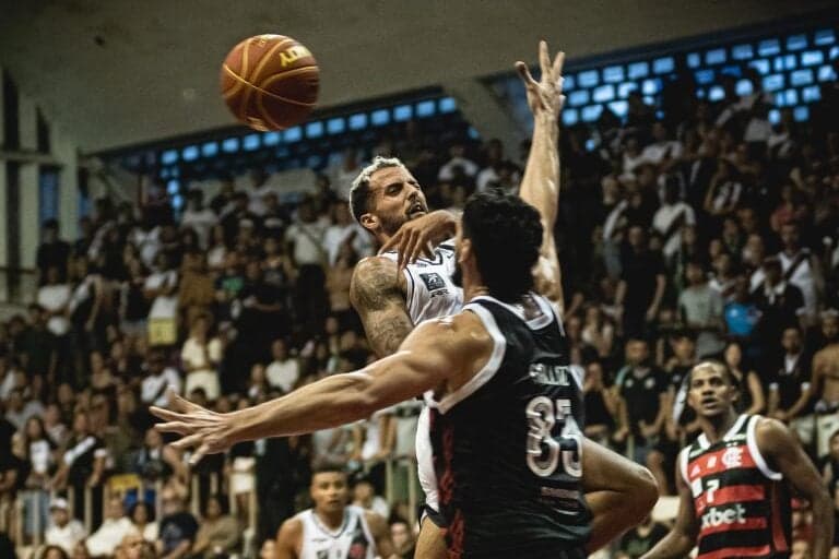 Vasco e Flamengo em ação no NBB em 2024 (Divulgação)
