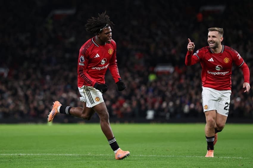 Dorgu comemora gol do Manchester United sobre o Newcastle, pela Premier League