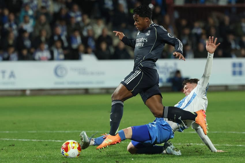 Endrick em ação pelo Real Madrid contra o Talavera, pela Copa do Rei