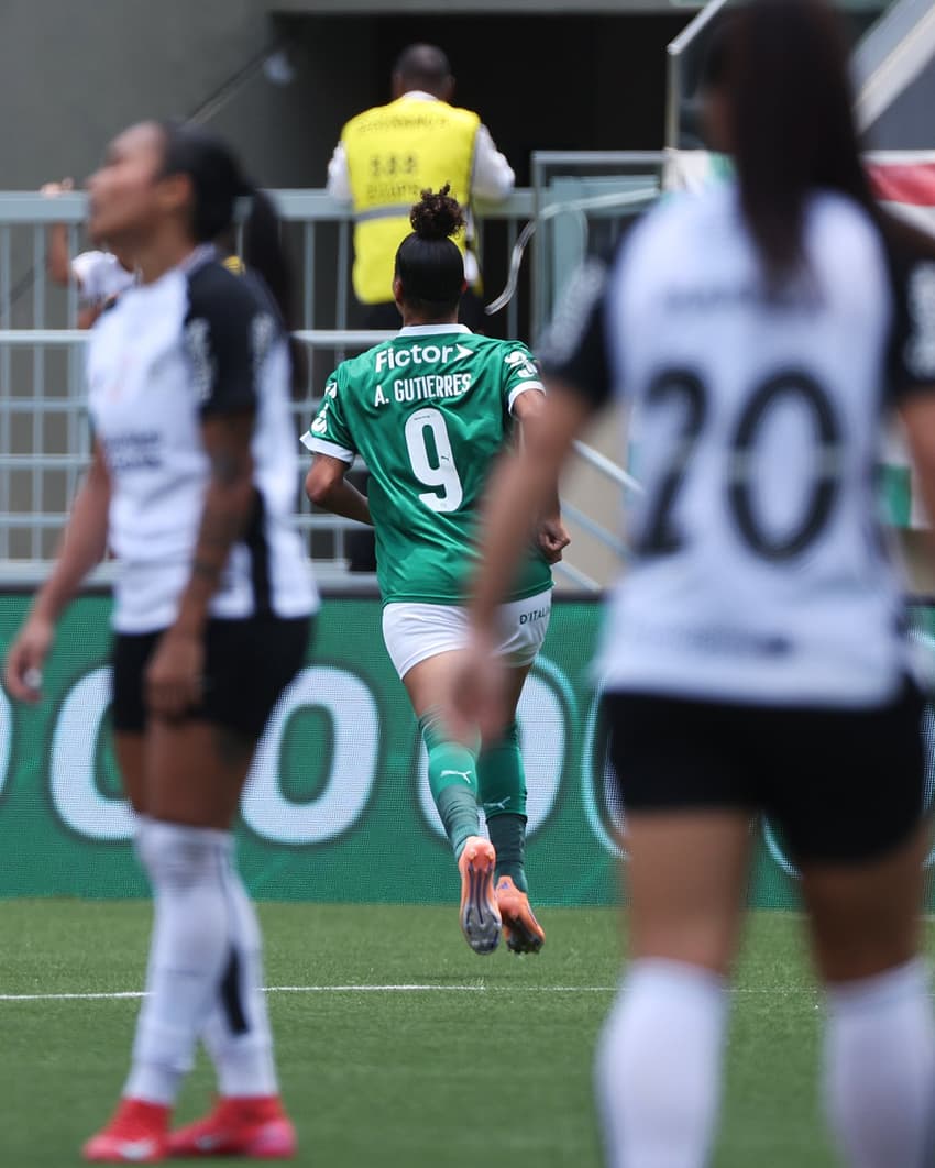 Amanda Gutierres comemora gol em Palmeiras x Corinthians. (Foto: abio Menotti/Palmeiras/by Canon)