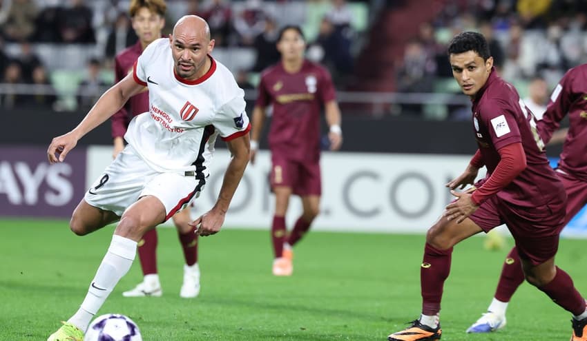 Felipe Silva em ação pelo Chengdu Rongcheng, da China (Foto: Divulgação)