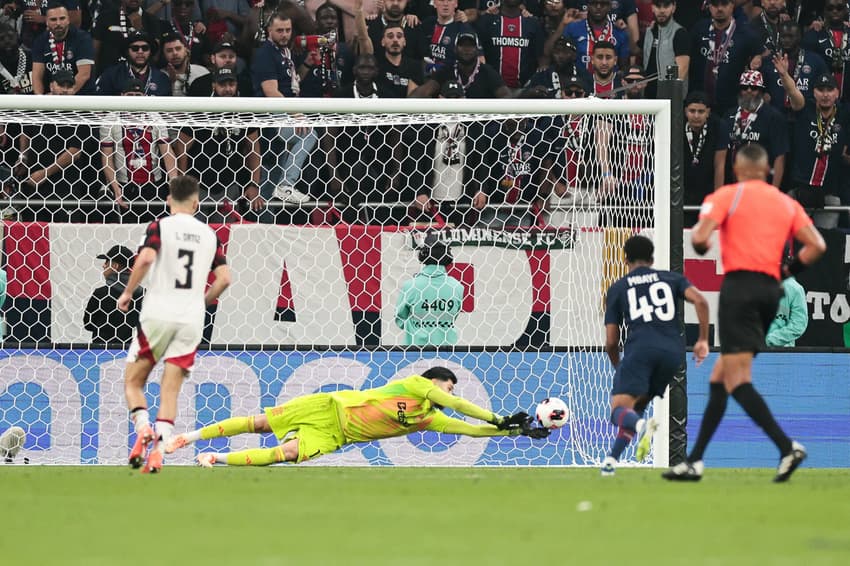 Rossi em Flamengo x PSG