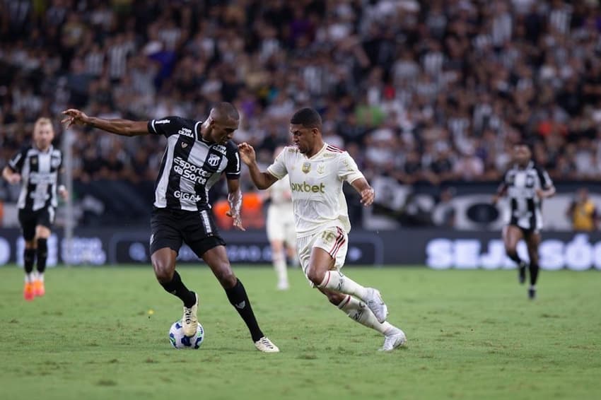 Partida entre Ceará e Flamengo, pelo Brasileirão (Foto: Leonardo Alves/Pera Photo Press/Gazeta Press)