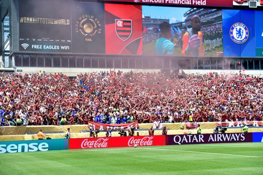 Torcida do Flamengo marca presença no Lincoln Financial Field para jogo contra o Chelsea (Foto: Eduardo Carmim / Photo Premium / Gazeta Press)