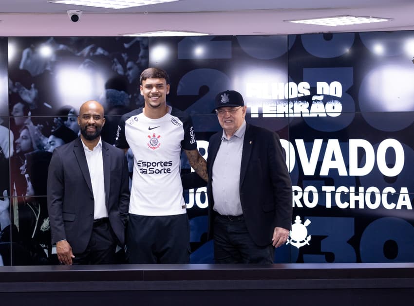 Corinthians anunciou renovação com o João Pedro