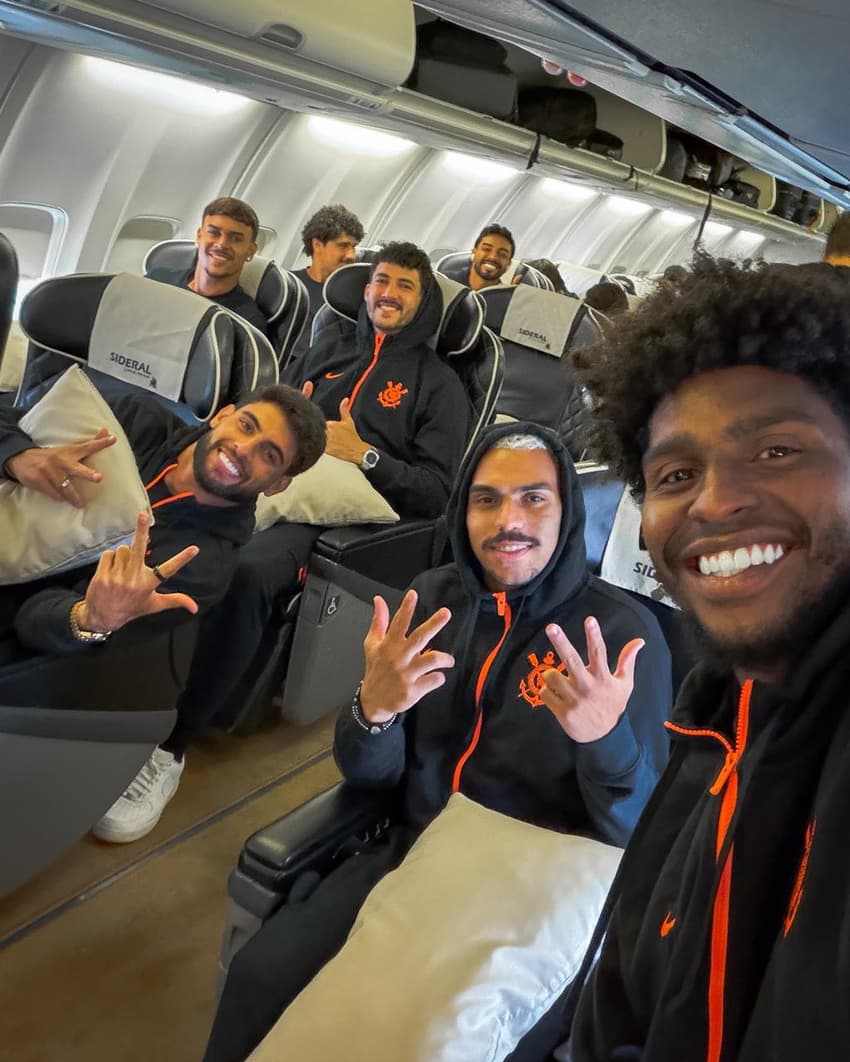 Timão embarcou para Belo Horizonte nesta terça-feira (9) (Foto: Rodrigo Coca/Ag.Corinthians)