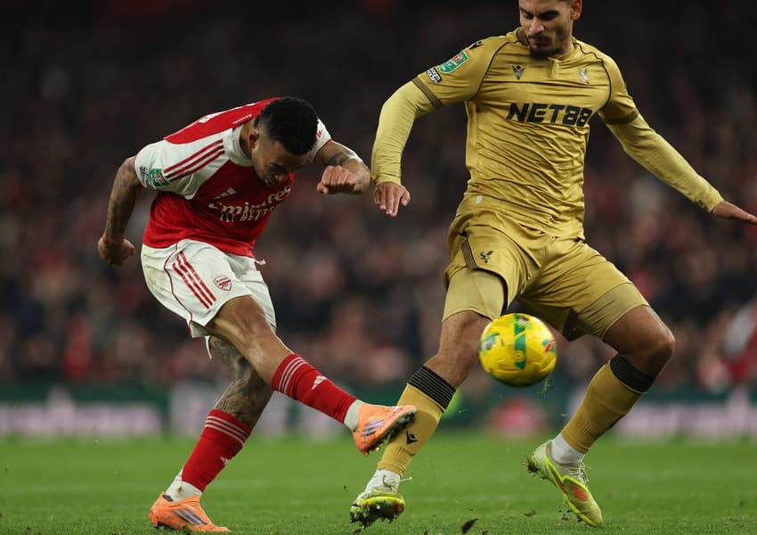 Gabriel Jesus finaliza no duelo entre Arsenal e Crystal Palace