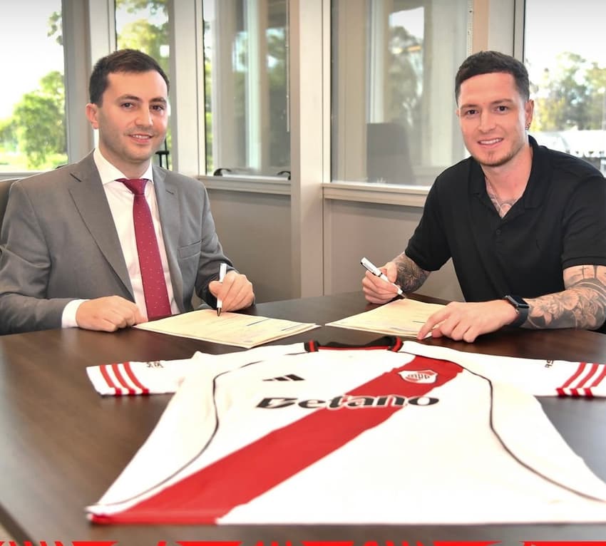 Aníbal Moreno assina com o River Plate