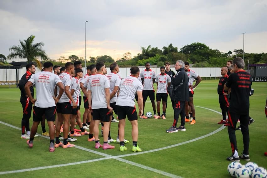 Abel Braga comanda treino do Internacional 