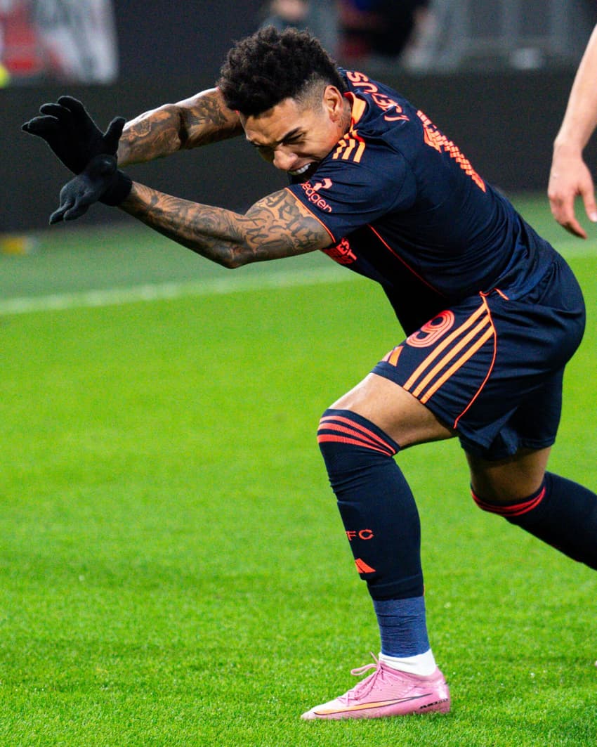 Igor Jesus comemorando gol marcado pelo Nottingham Forest (Foto: Reprodução/X)