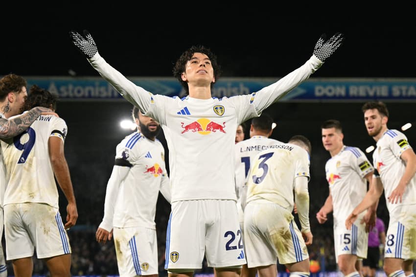 Jogadores do Leeds United comemorando a vitória contra o Chelsea (Foto: Oli Scarff/AFP