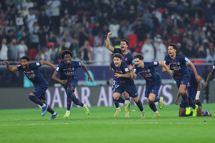Jogadores do PSG comemoram vitória sobre o Flamengo no Mundial