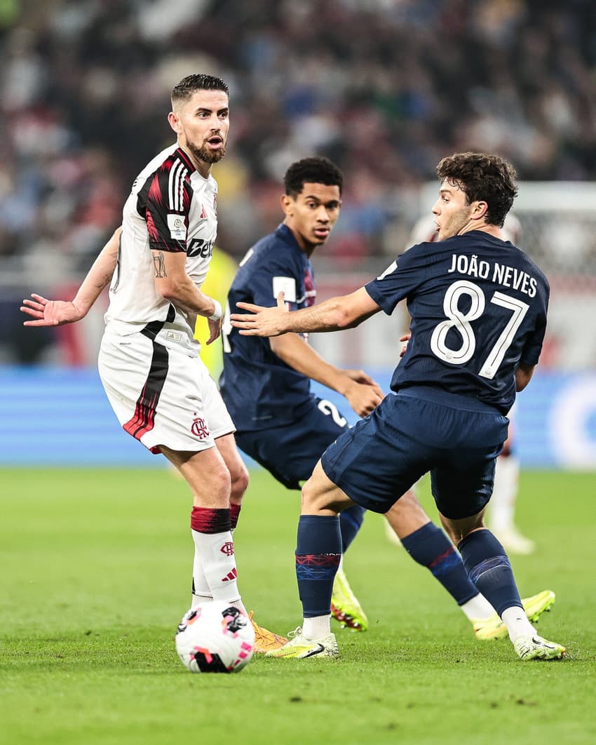 Jorginho em ação pelo Flamengo contra o PSG na final do Mundial (Foto: Gilvan de Souza/Flamengo)