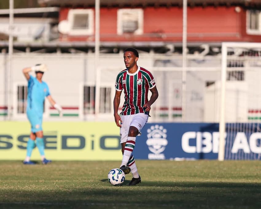 Kayky Almeida em campo pelo sub-20 do Fluminense