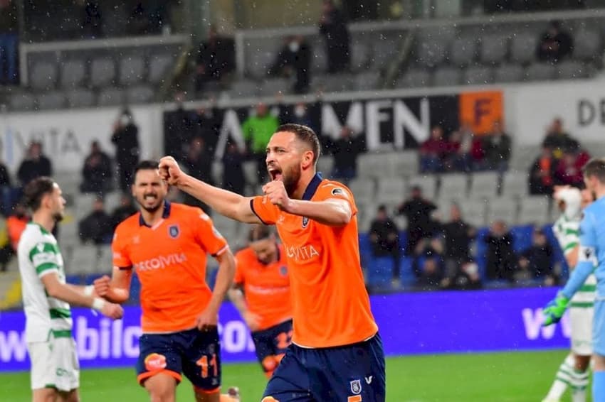 Léo Duarte, zagueiro do Basaksehir-TUR 