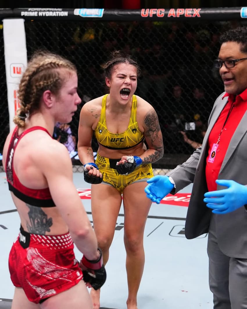 Luana comemora segundo triunfo seguido (Foto: Reprodução Instagram UFC)